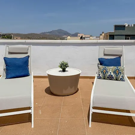 Apto Pinos Espectacular Y Gran Terraza De Sol 아파트 *